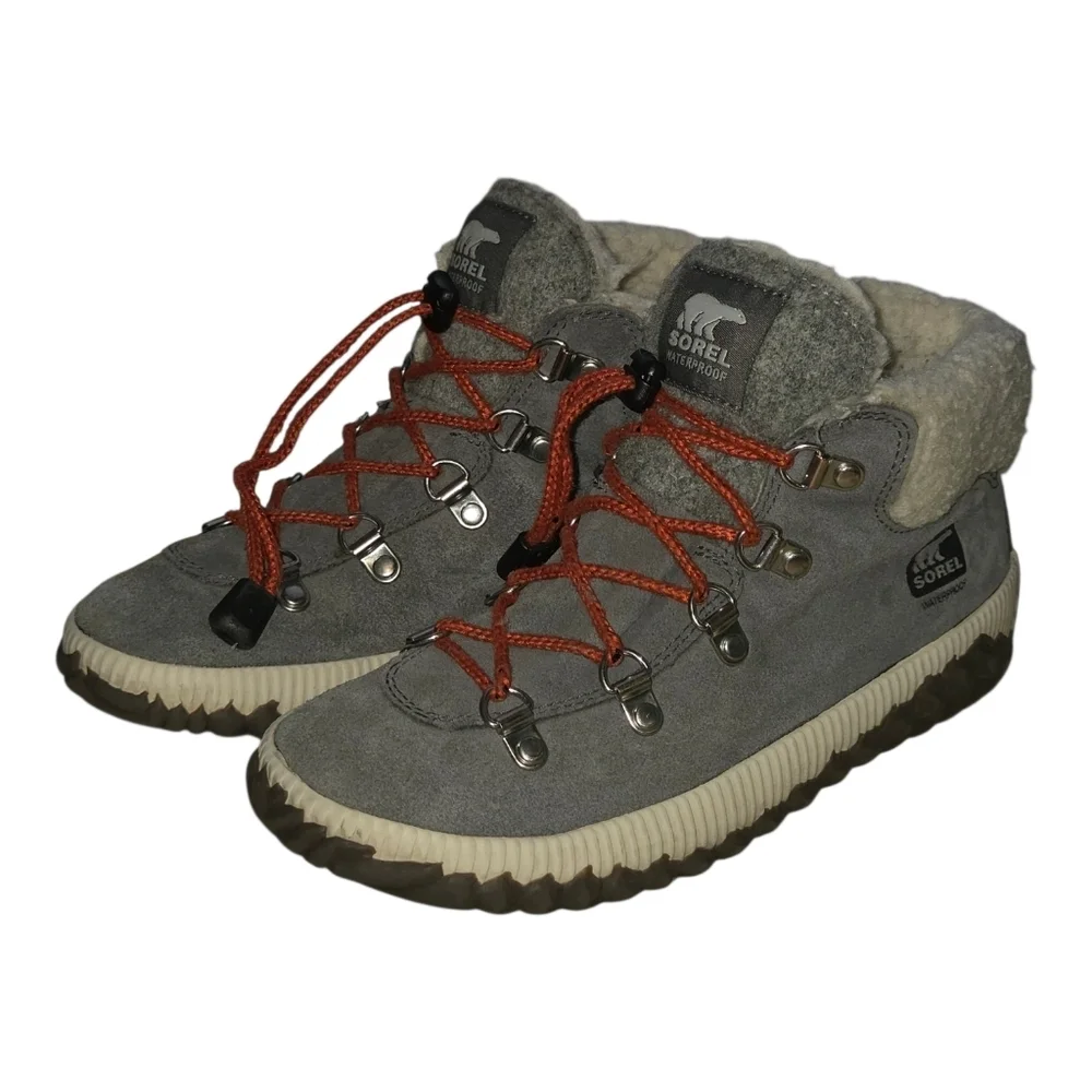 Sorel Kids  size 4 Boots in Gray suede with Orange Accents